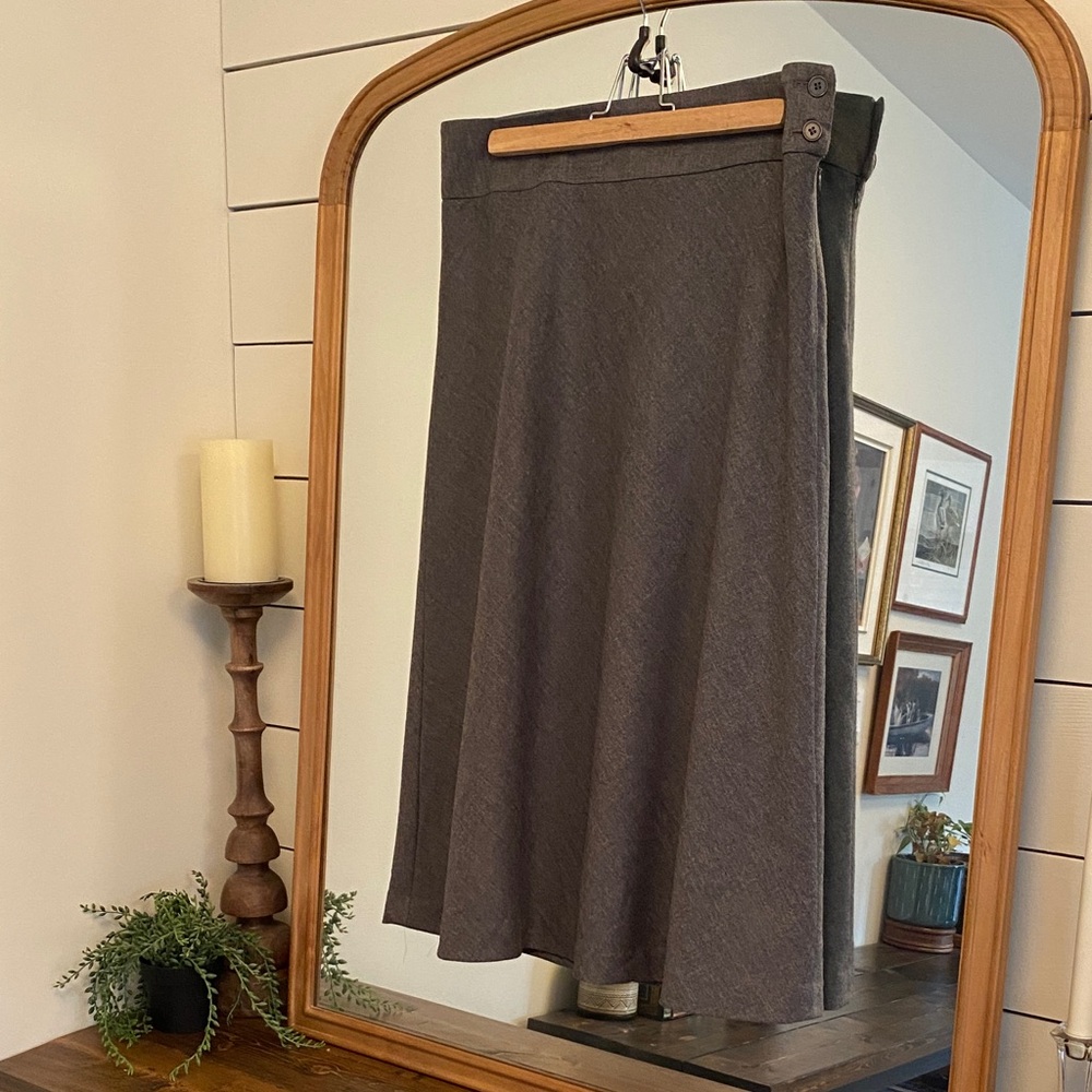 Talbots 99% Wool Lined Size 10 Petite A-Line Midi Skirt in Charcoal